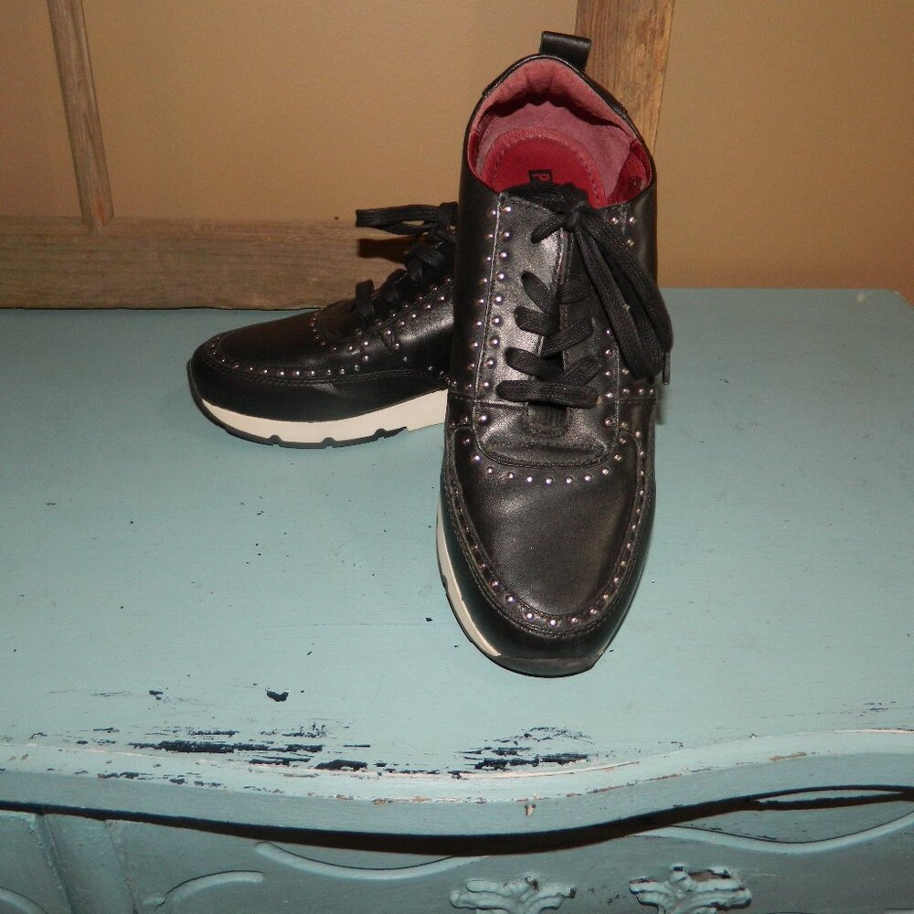 Pikolinos Mundaka Black Stud Low Sneaker Shoe Womens Size 38 RARE